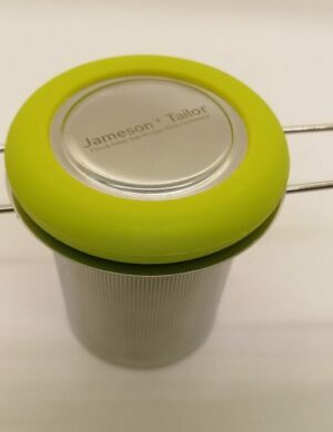 Teesieb mit klappbaren Haltern und Deckel